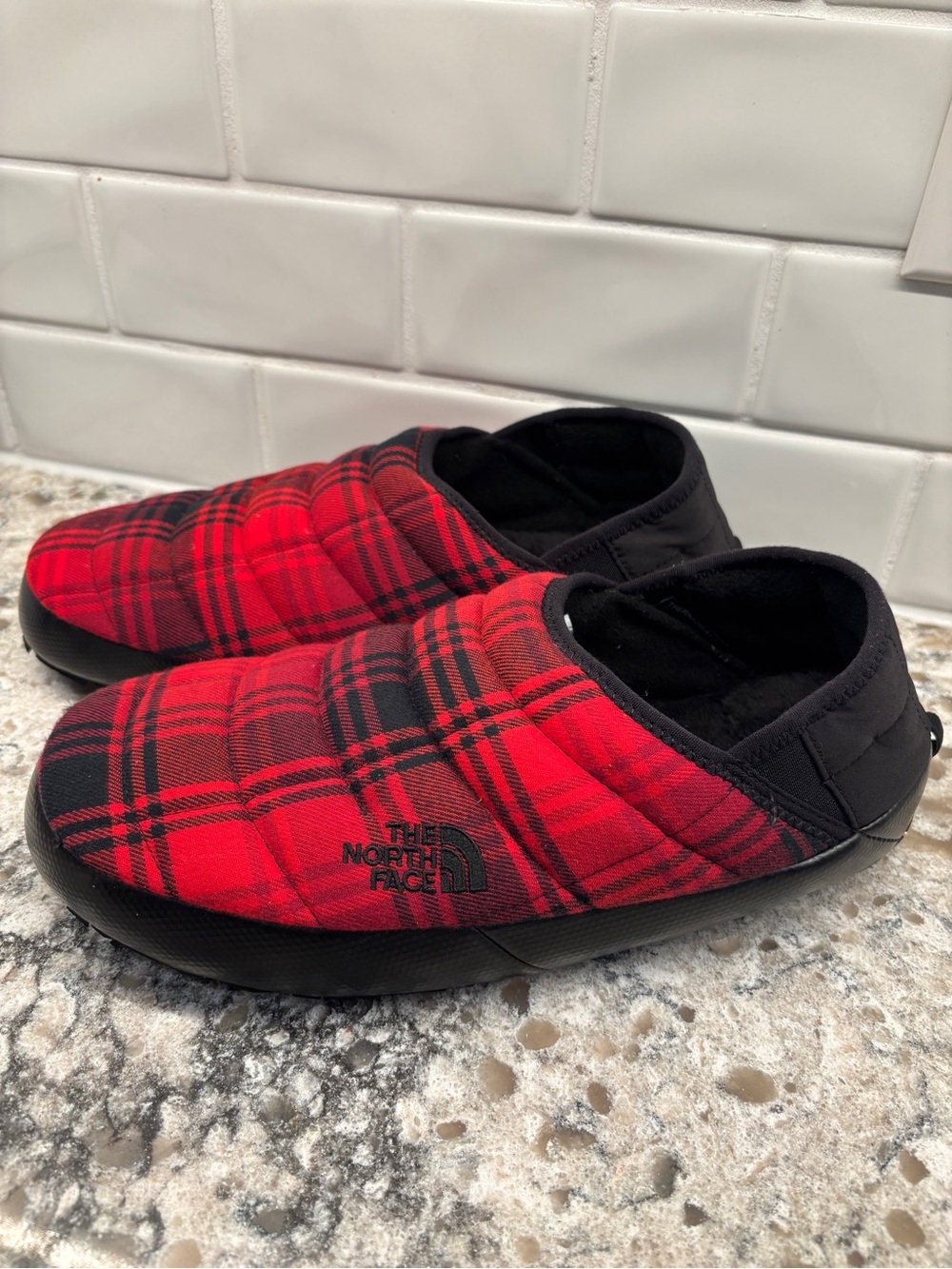 The North Face Men,s Size 11 Red Plaid Slip-On Thermoball Traction Slipper Warm